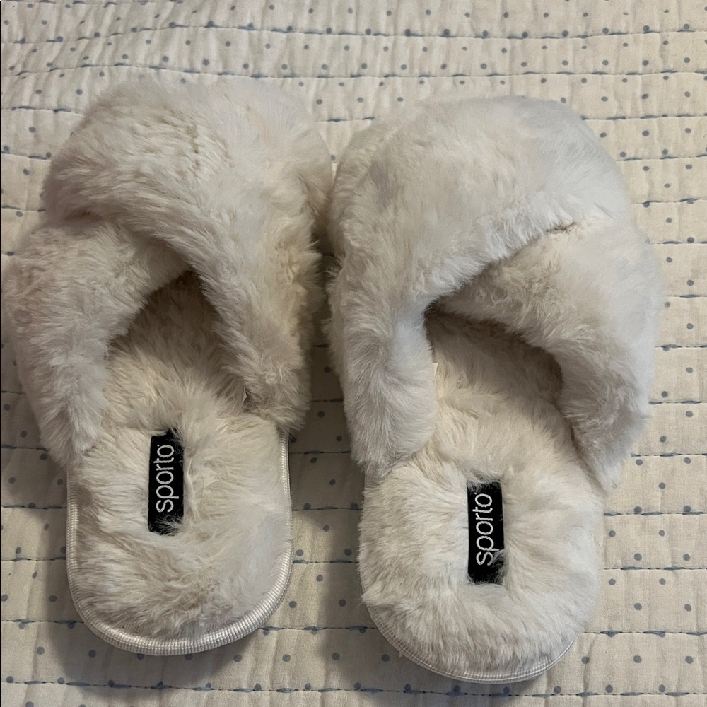 NWOT Sporto slippers size 5-6